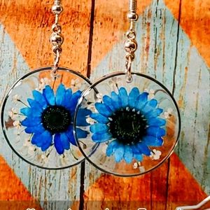 Pressed Daisy Earrings